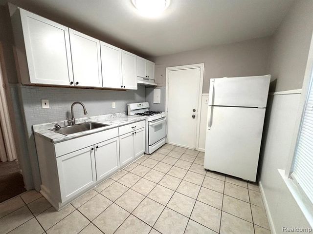 11340 Fisher Avenue, Warren, MI 48089