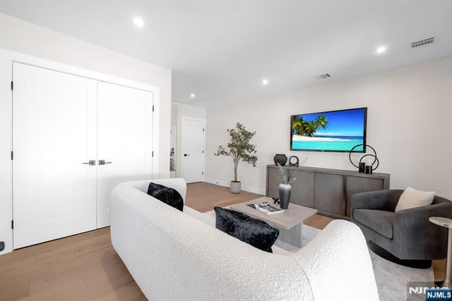 96 W Main Street, Ramsey, NJ 07446