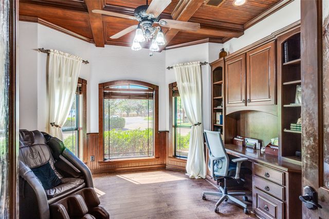 221 Hart Court, Runaway Bay, TX 76426