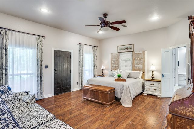 221 Hart Court, Runaway Bay, TX 76426