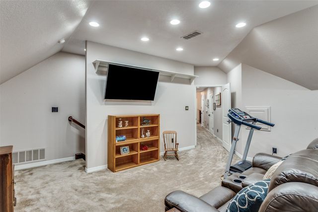 221 Hart Court, Runaway Bay, TX 76426