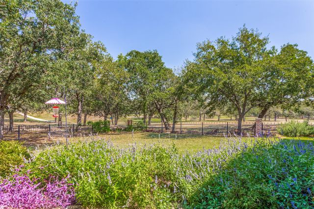 221 Hart Court, Runaway Bay, TX 76426