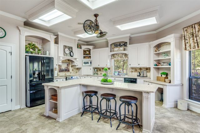 221 Hart Court, Runaway Bay, TX 76426
