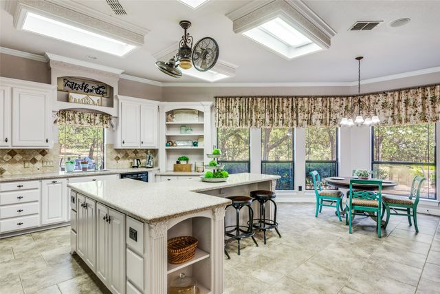 221 Hart Court, Runaway Bay, TX 76426