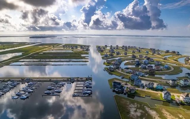 20 Hawkeye, Hitchcock, TX 77563