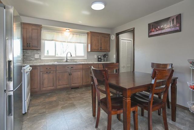 1593 BOND COURT, Green Bay, WI 54303