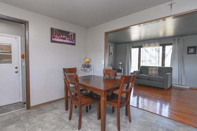 1593 BOND COURT, Green Bay, WI 54303