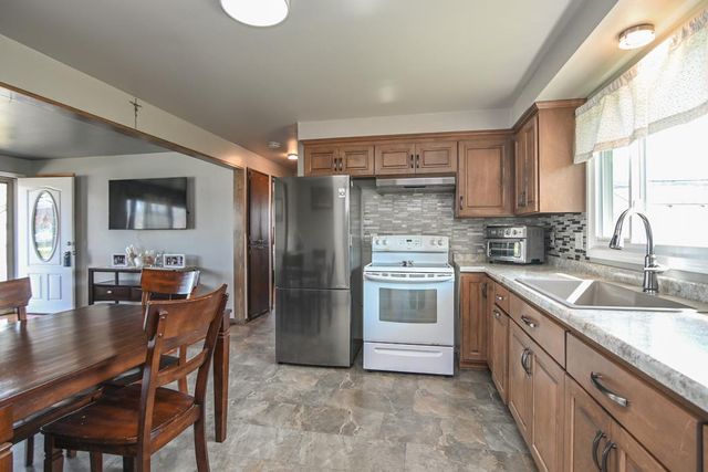 1593 BOND COURT, Green Bay, WI 54303