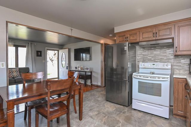 1593 BOND COURT, Green Bay, WI 54303