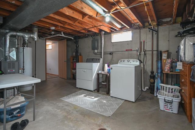 1593 BOND COURT, Green Bay, WI 54303