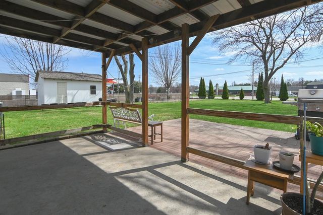 1593 BOND COURT, Green Bay, WI 54303