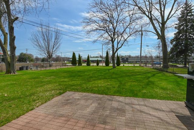1593 BOND COURT, Green Bay, WI 54303