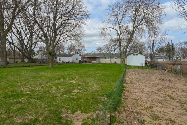 1593 BOND COURT, Green Bay, WI 54303