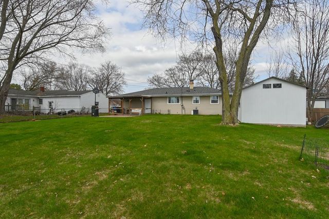 1593 BOND COURT, Green Bay, WI 54303