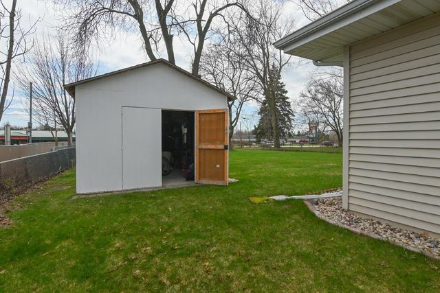 1593 BOND COURT, Green Bay, WI 54303