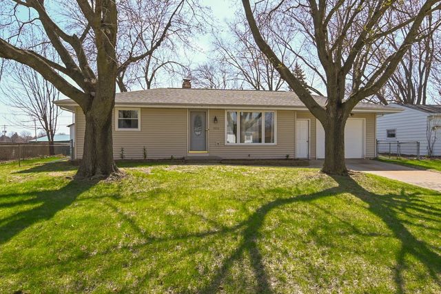 1593 BOND COURT, Green Bay, WI 54303