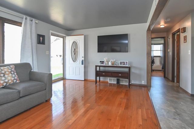 1593 BOND COURT, Green Bay, WI 54303