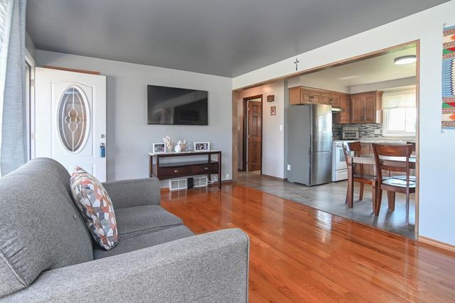 1593 BOND COURT, Green Bay, WI 54303