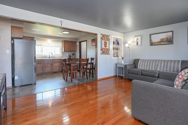 1593 BOND COURT, Green Bay, WI 54303