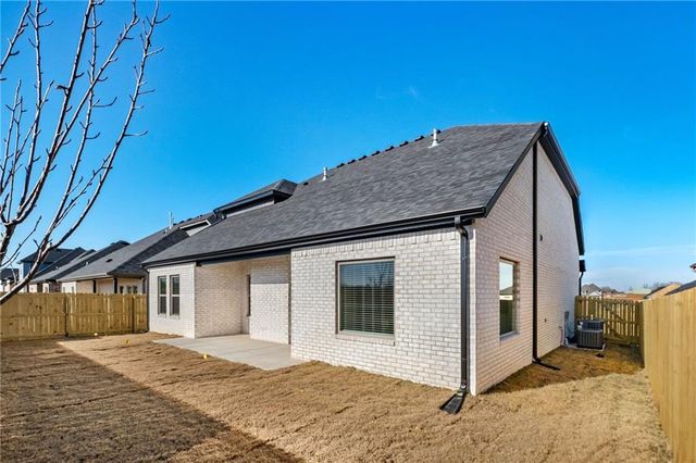 7000 SW Orange Avenue, Bentonville, AR 72713