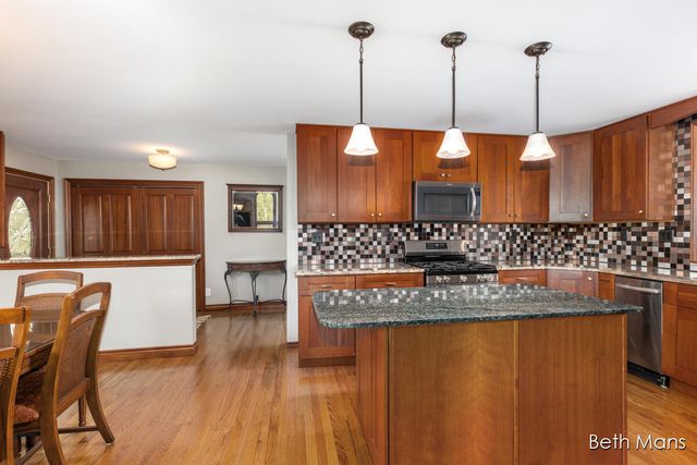 1427 Spaulding Avenue Se, Cascade Twp, MI 49546