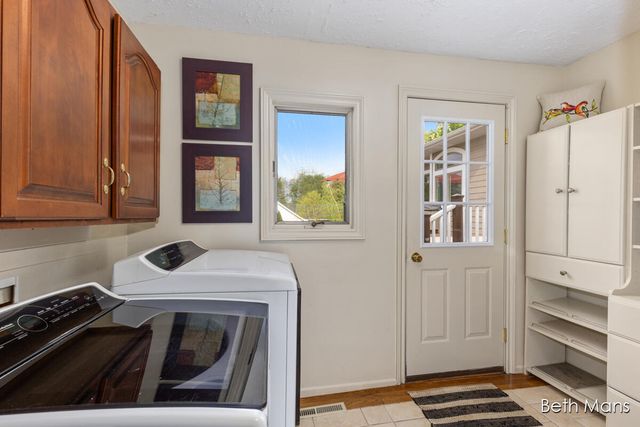 1427 Spaulding Avenue Se, Cascade Twp, MI 49546