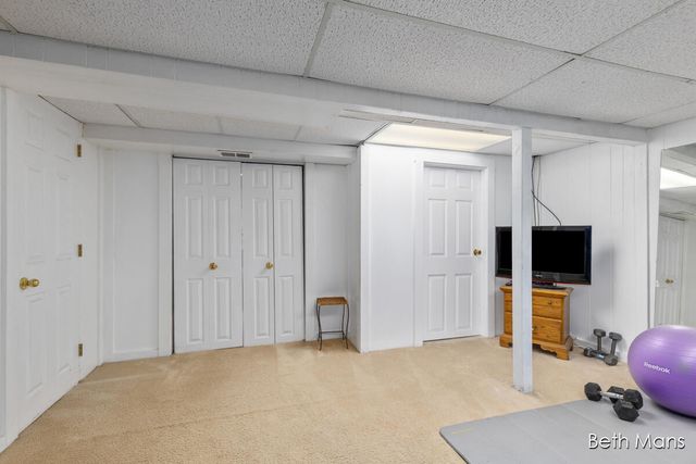 1427 Spaulding Avenue Se, Cascade Twp, MI 49546