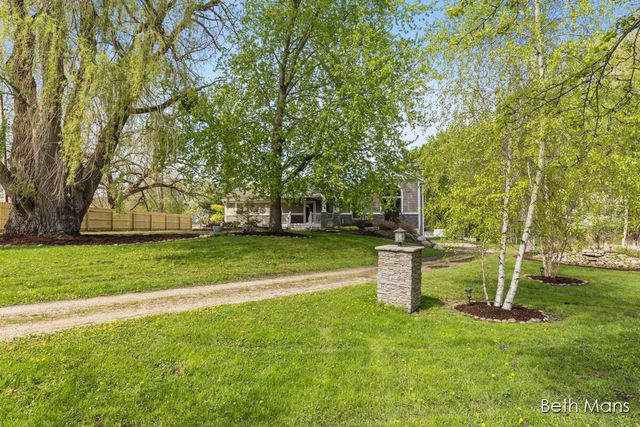 1427 Spaulding Avenue Se, Cascade Twp, MI 49546