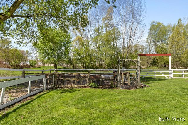 1427 Spaulding Avenue Se, Cascade Twp, MI 49546