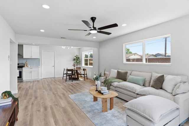 134 10th Street, Clovis, CA 93612