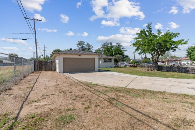 134 10th Street, Clovis, CA 93612