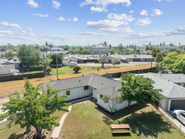134 10th Street, Clovis, CA 93612
