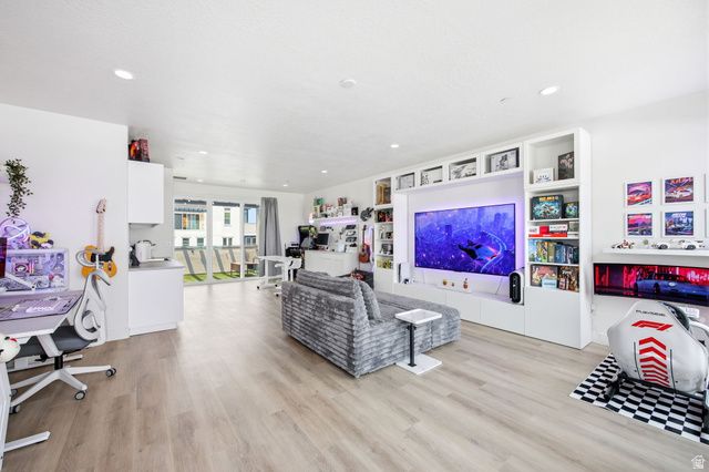 5297 W CENTER FIELD DR, South Jordan, UT 84009