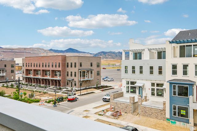 5297 W CENTER FIELD DR, South Jordan, UT 84009