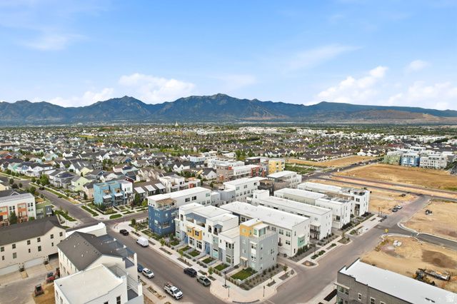 5297 W CENTER FIELD DR, South Jordan, UT 84009
