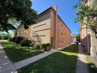 8748 W Berwyn Avenue 2S, Chicago, IL 60656