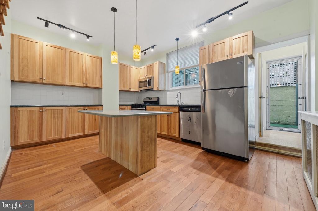 608 LEAGUE ST, PHILADELPHIA, PA 19147 — photo 4
