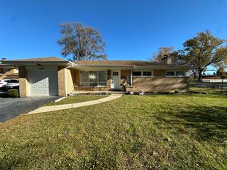 909 S Emerson Street, Mount Prospect, IL 60056