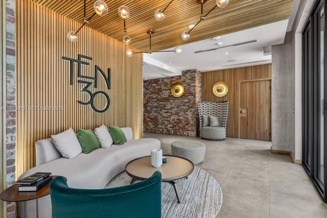 1030 15th St PH3, Miami Beach, FL 33139