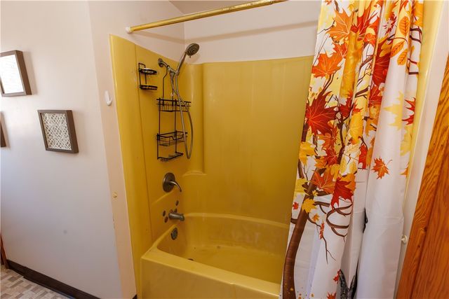 813 Green St, California, PA 15419