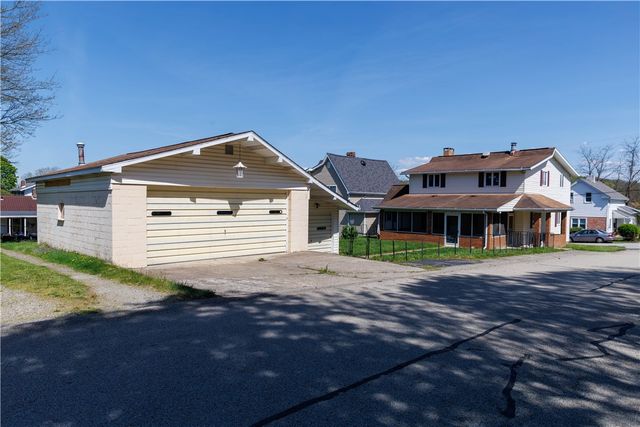 813 Green St, California, PA 15419