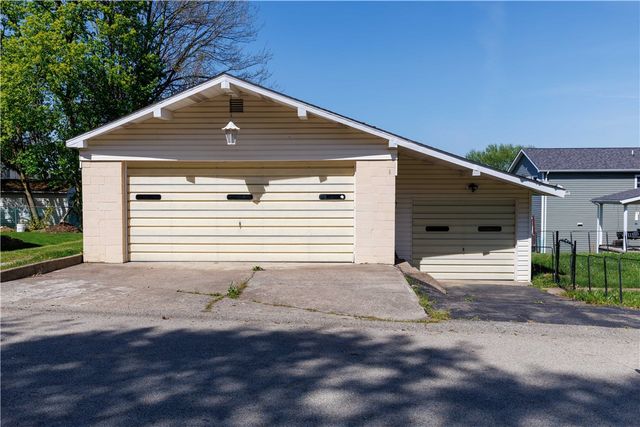 813 Green St, California, PA 15419