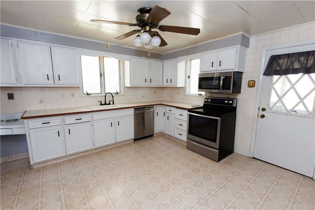 813 Green St, California, PA 15419