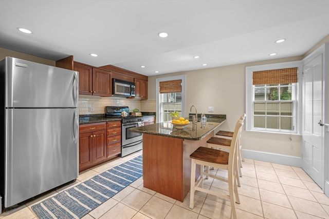 2 Andover St B, Salem, MA 01970