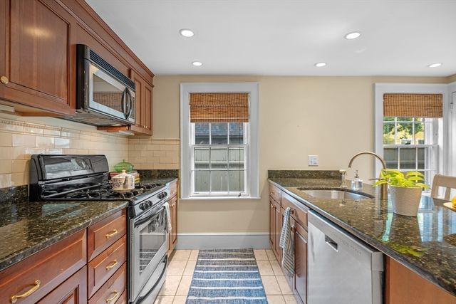 2 Andover St B, Salem, MA 01970