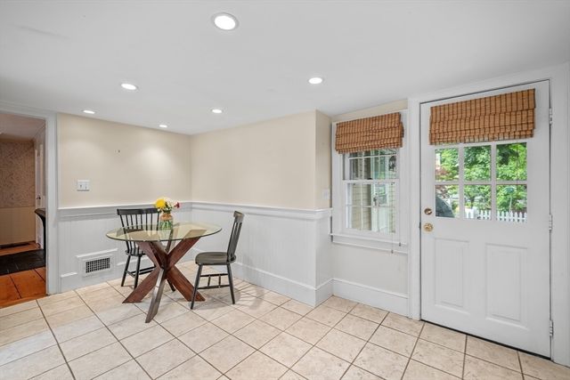 2 Andover St B, Salem, MA 01970