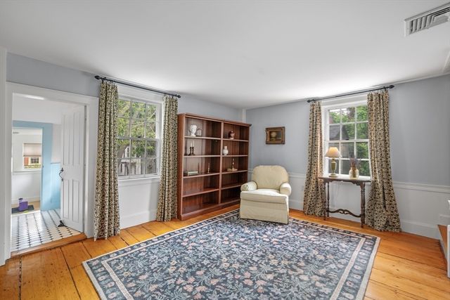 2 Andover St B, Salem, MA 01970