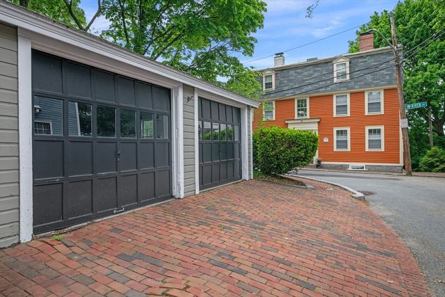 2 Andover St B, Salem, MA 01970