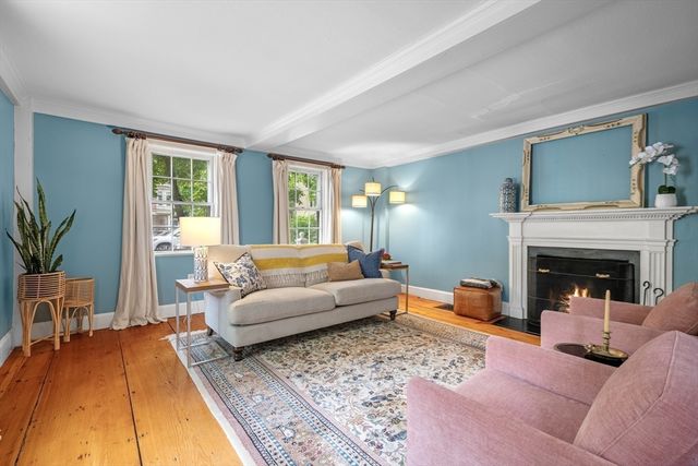 2 Andover St B, Salem, MA 01970