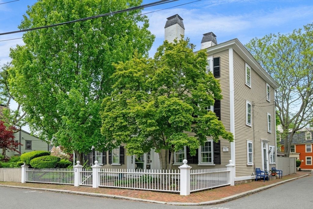 2 Andover St B, Salem, MA 01970